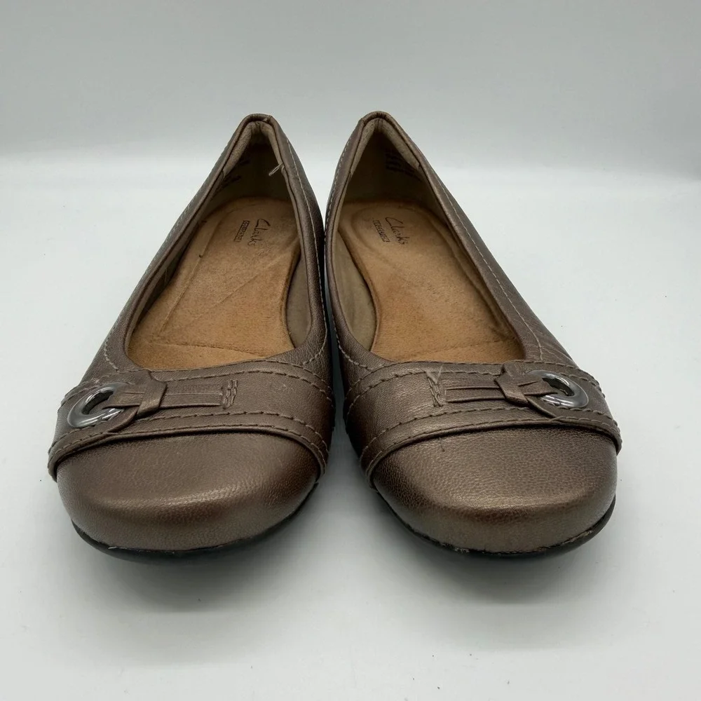 Clarks Collection Womens Bronze Metallic Leather Flats Shoes 6 M 26101518